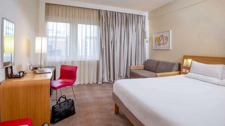 Novotel London West